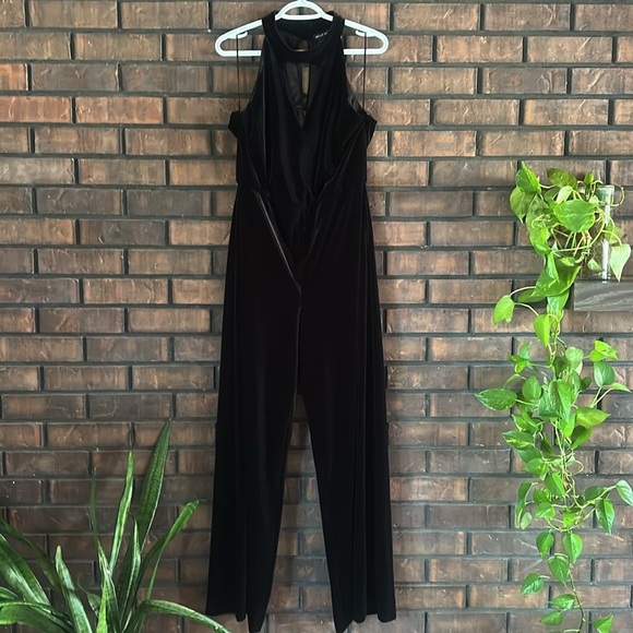 Velvet halter jumpsuit - Picture 1 of 4